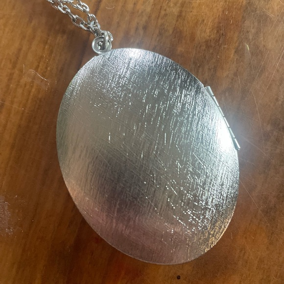 Vintage Perfume Large Oval Locket and Chain SilverTone Village Scene Unique - Picture 6 of 8